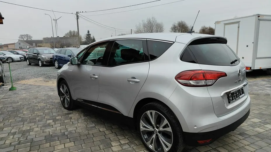 RENAULT Scenic -