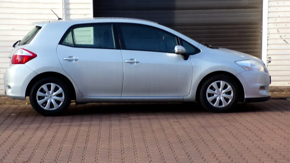 TOYOTA Auris -