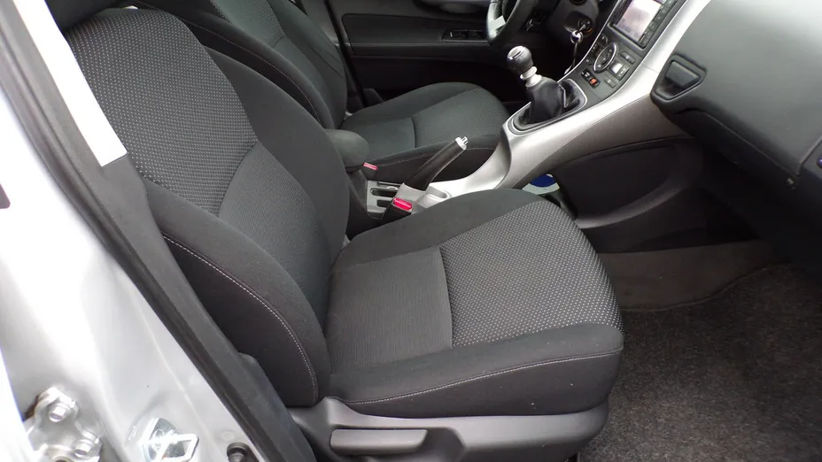 TOYOTA Auris -