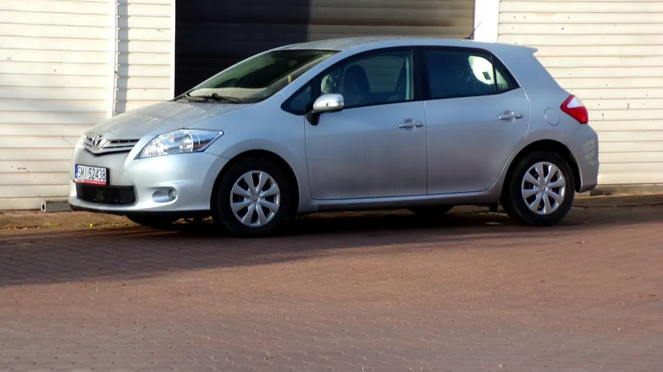 TOYOTA Auris -