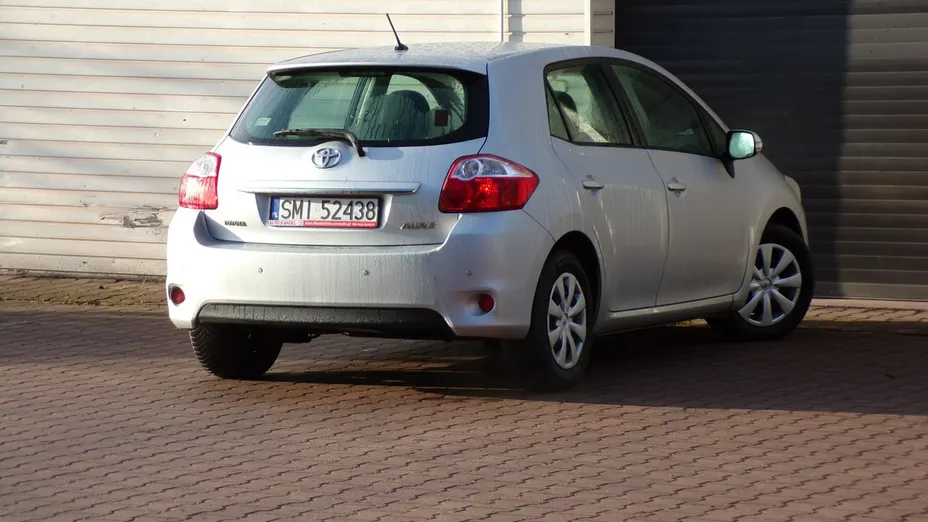 TOYOTA Auris -