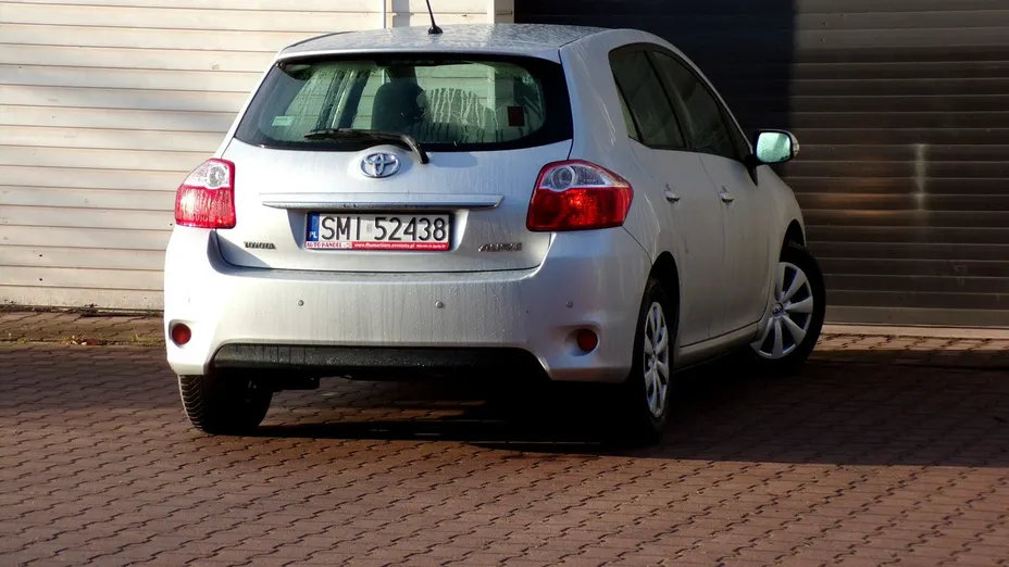 TOYOTA Auris -