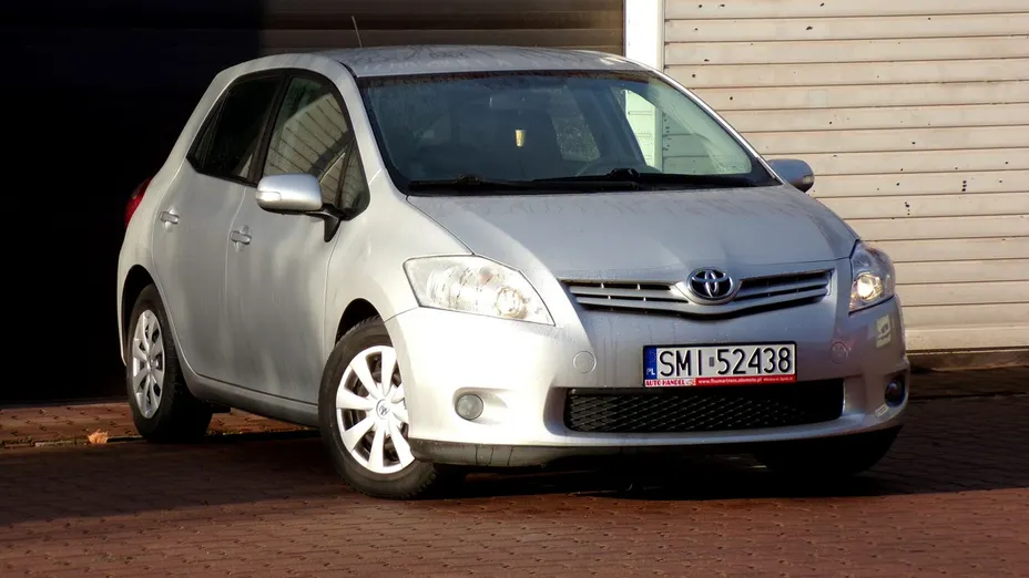 TOYOTA Auris -