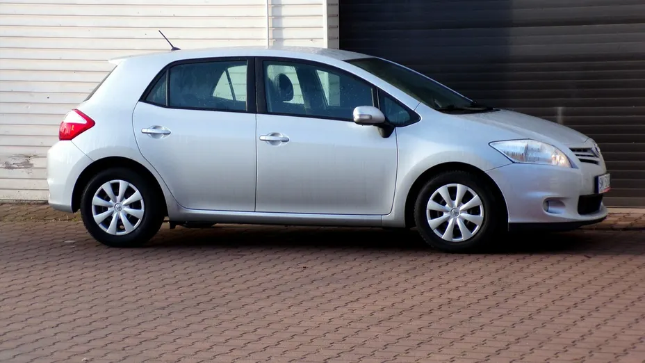 TOYOTA Auris -