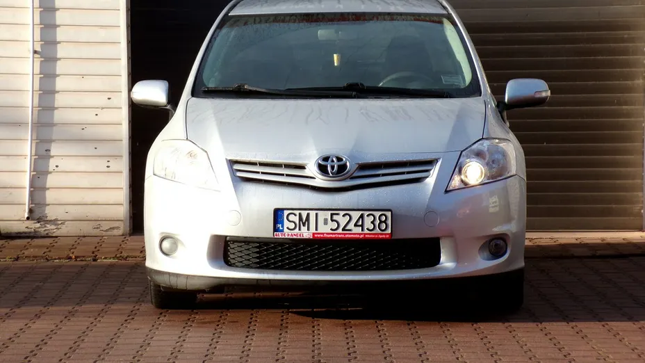 TOYOTA Auris -