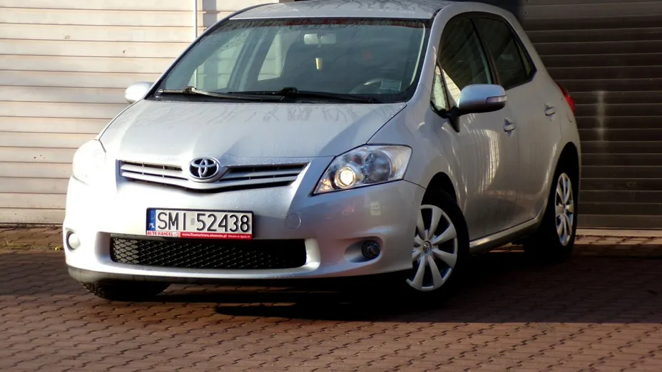 TOYOTA Auris -