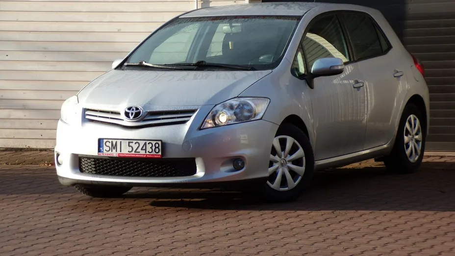 TOYOTA Auris -