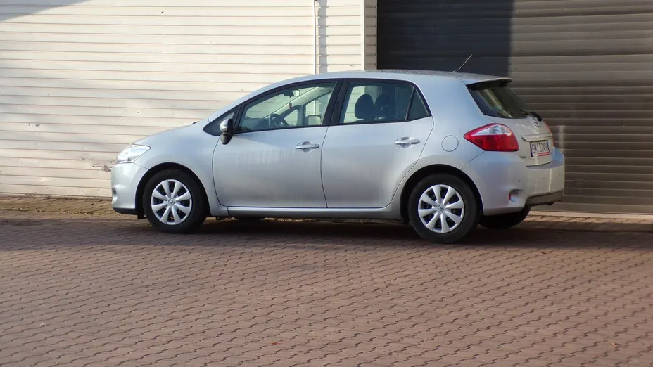 TOYOTA Auris -
