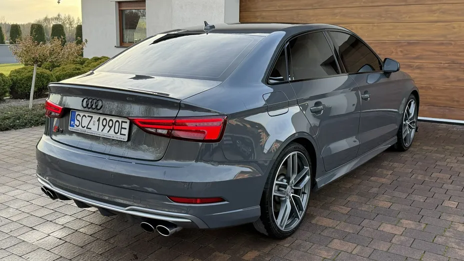 AUDI S3 Limousine -