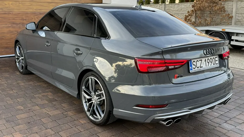 AUDI S3 Limousine -