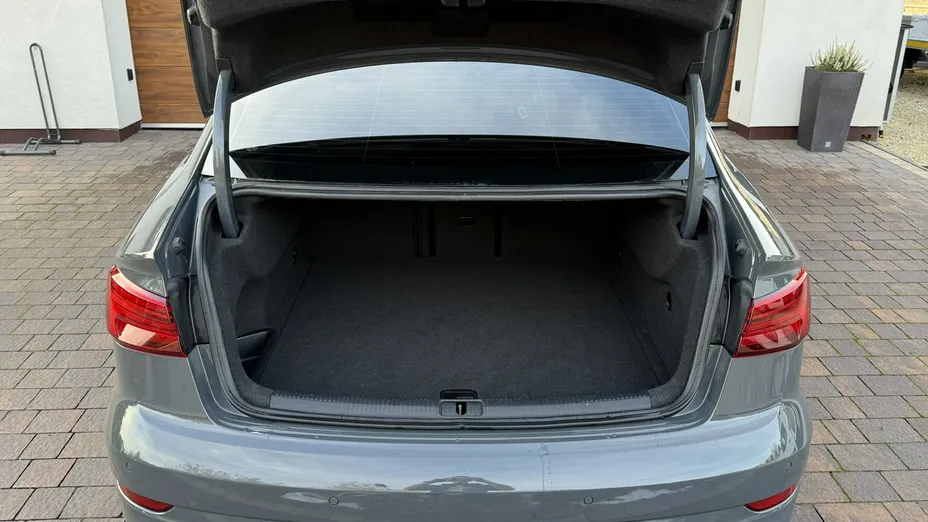 AUDI S3 Limousine -