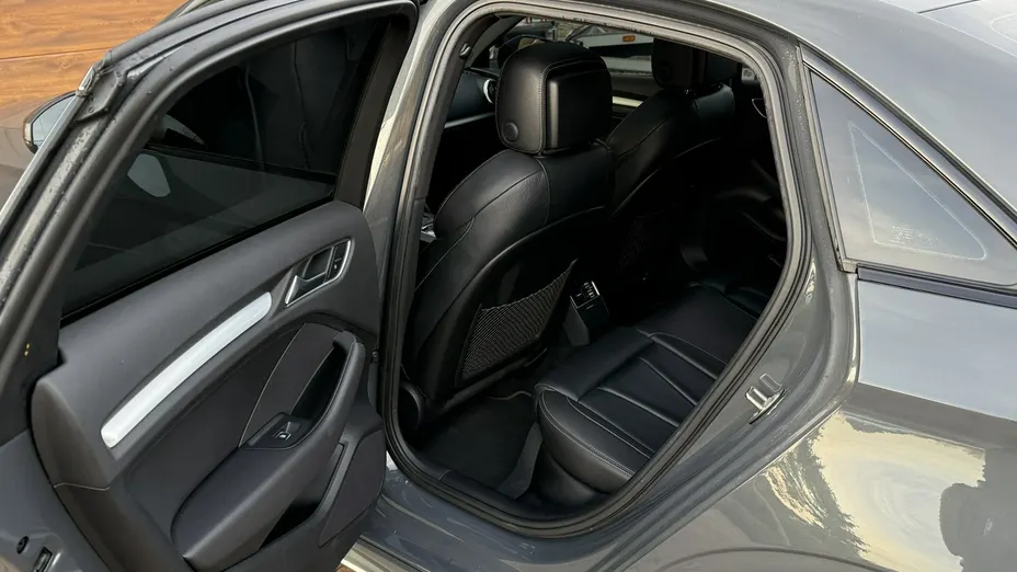 AUDI S3 Limousine -