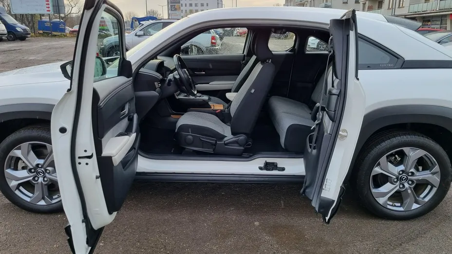 MAZDA MX-30 -