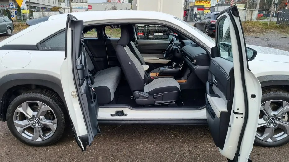 MAZDA MX-30 -