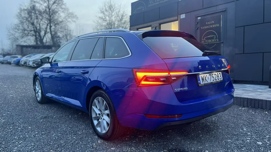 SKODA Superb -