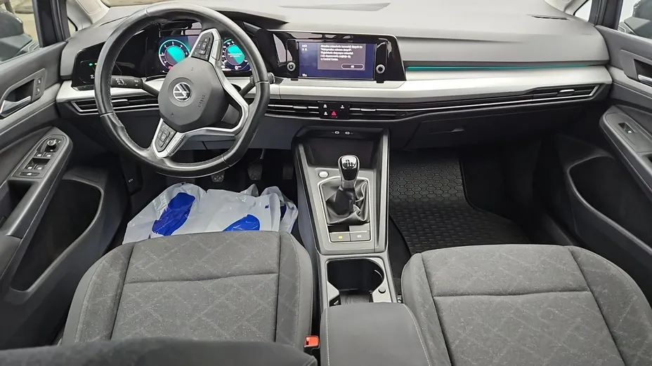 VOLKSWAGEN Golf -