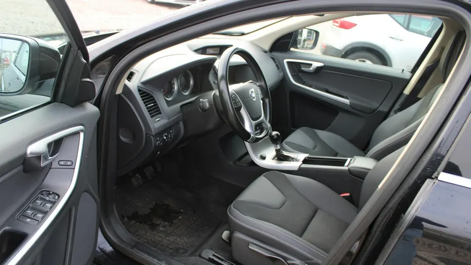 VOLVO XC60 -