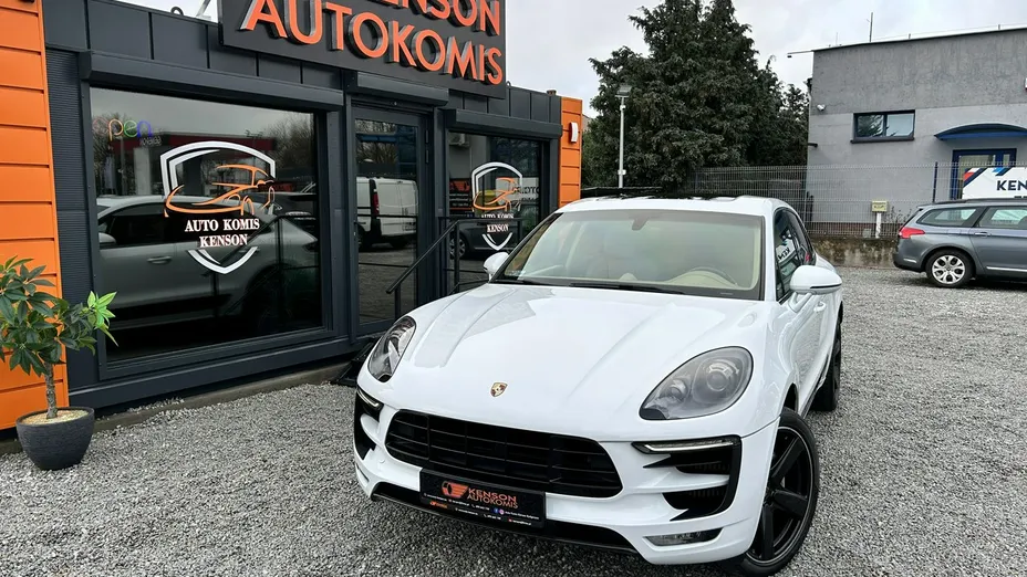 PORSCHE Macan -