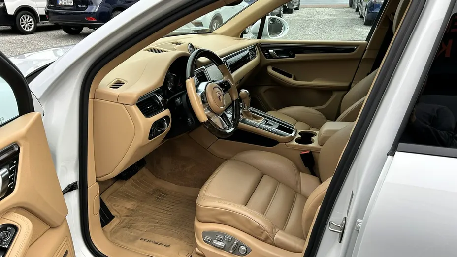 PORSCHE Macan -