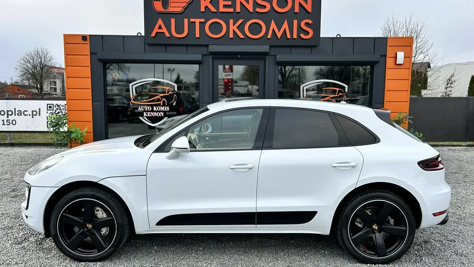 PORSCHE Macan -