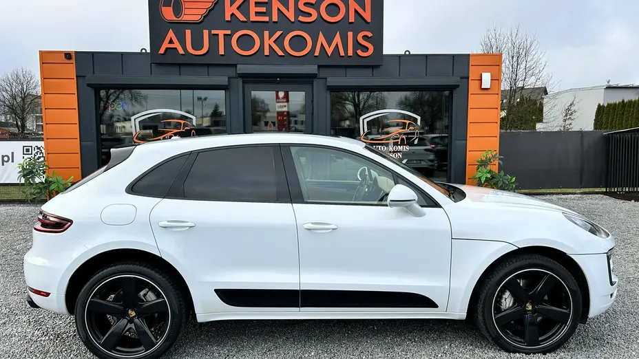 PORSCHE Macan -