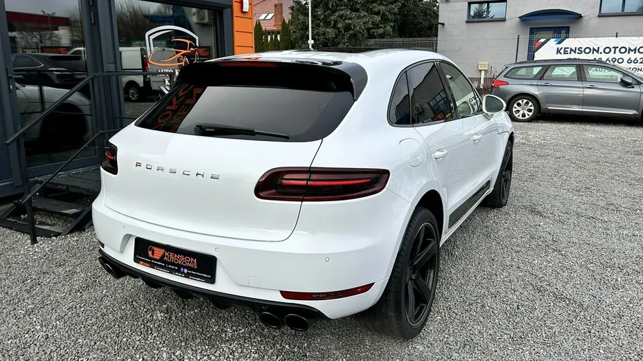 PORSCHE Macan -