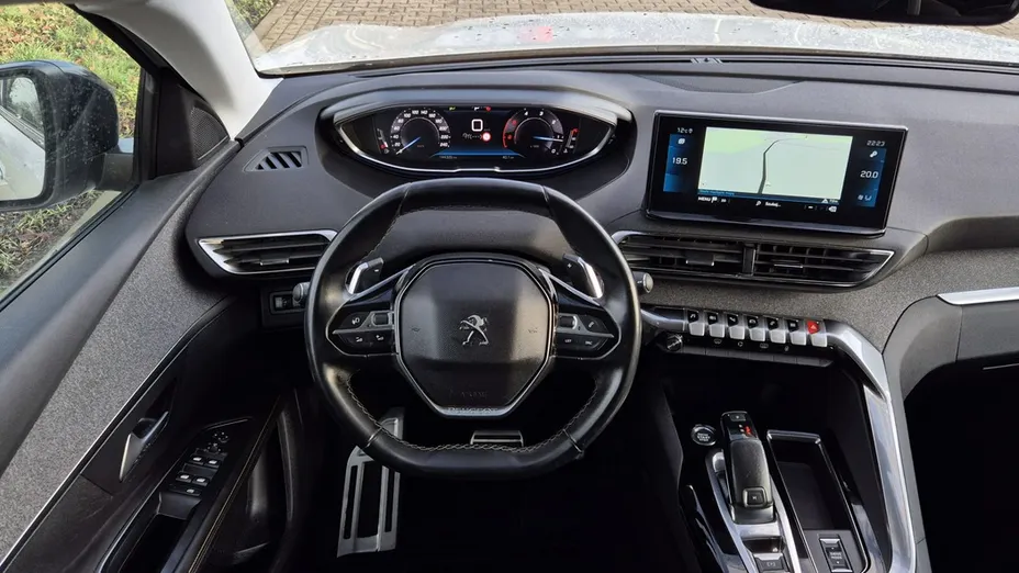 PEUGEOT 5008 -