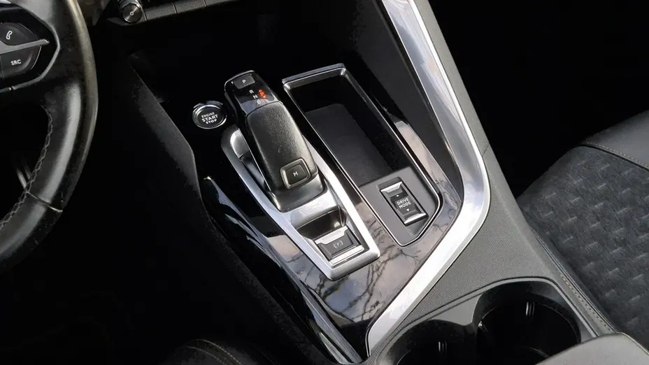 PEUGEOT 5008 -