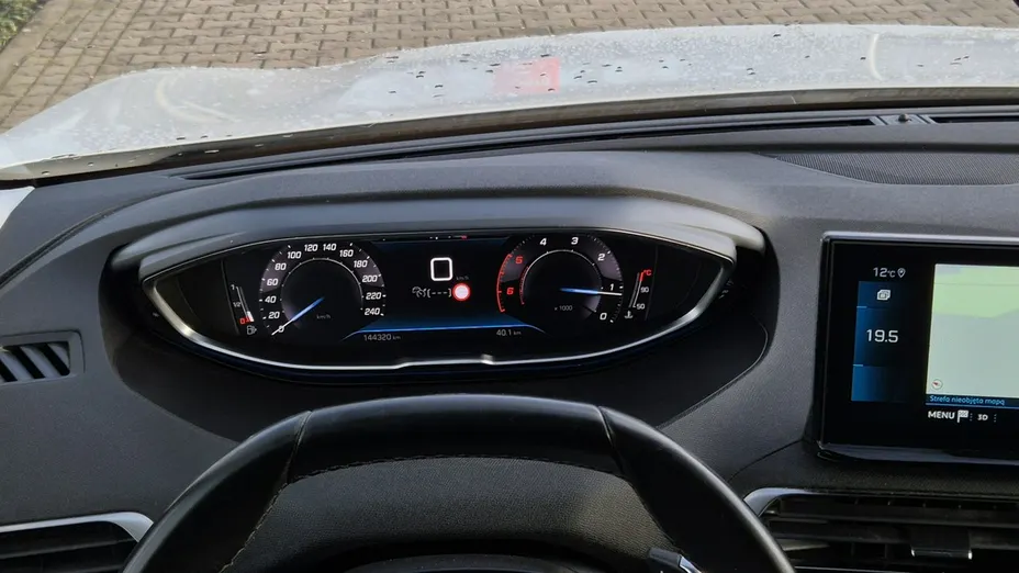 PEUGEOT 5008 -