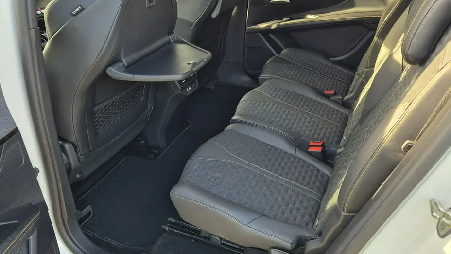 PEUGEOT 5008 -