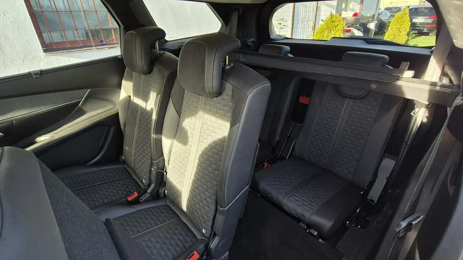 PEUGEOT 5008 -