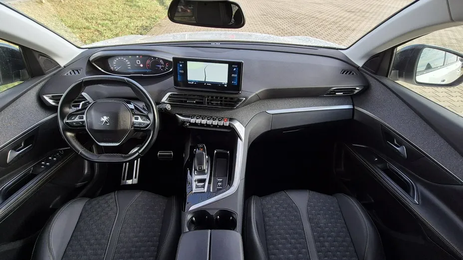 PEUGEOT 5008 -