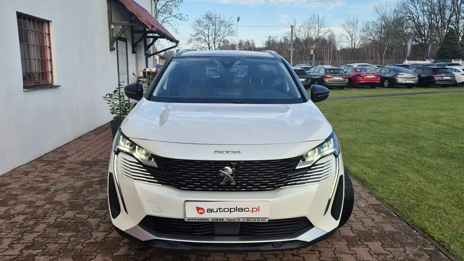 PEUGEOT 5008 -