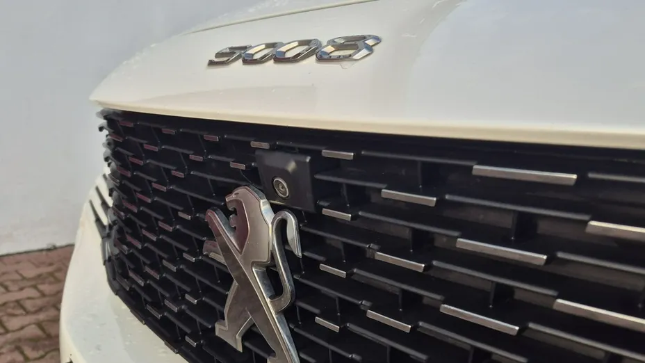 PEUGEOT 5008 -