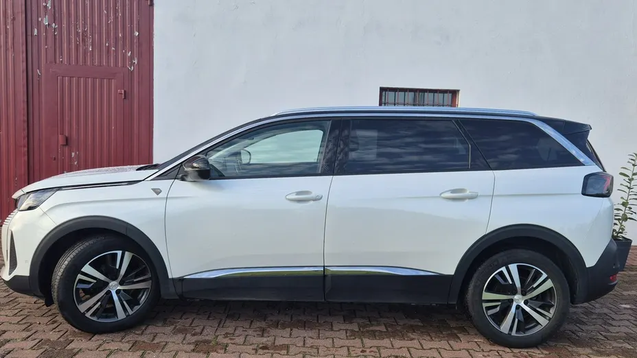 PEUGEOT 5008 -