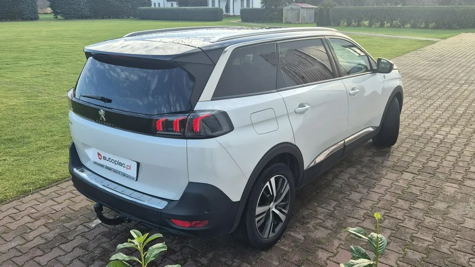PEUGEOT 5008 -