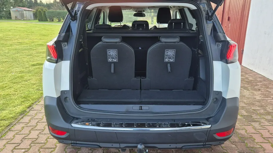 PEUGEOT 5008 -