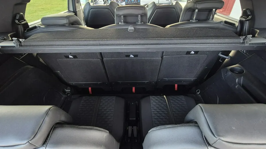PEUGEOT 5008 -