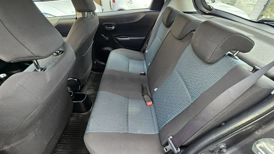 TOYOTA Yaris -