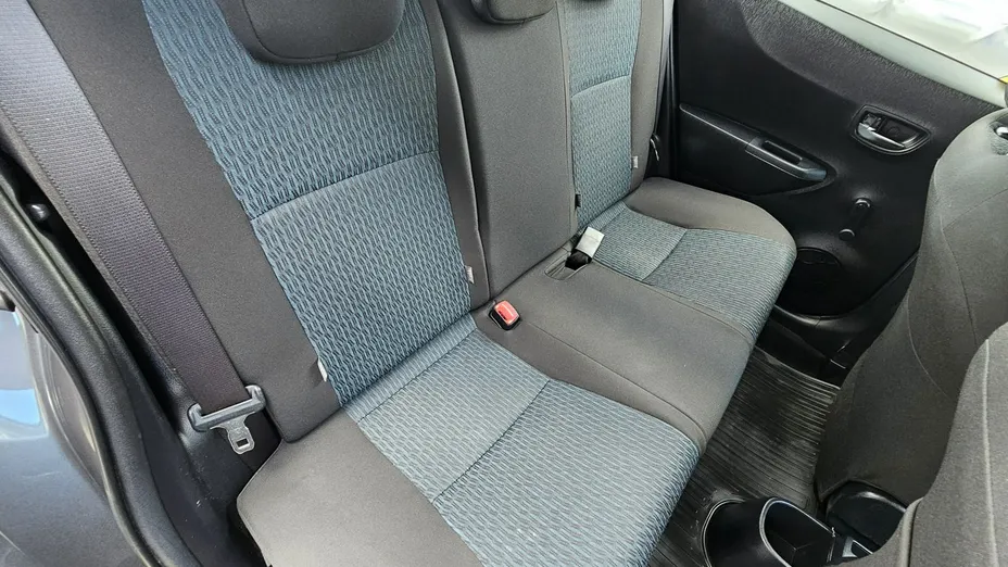 TOYOTA Yaris -