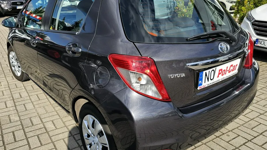 TOYOTA Yaris -