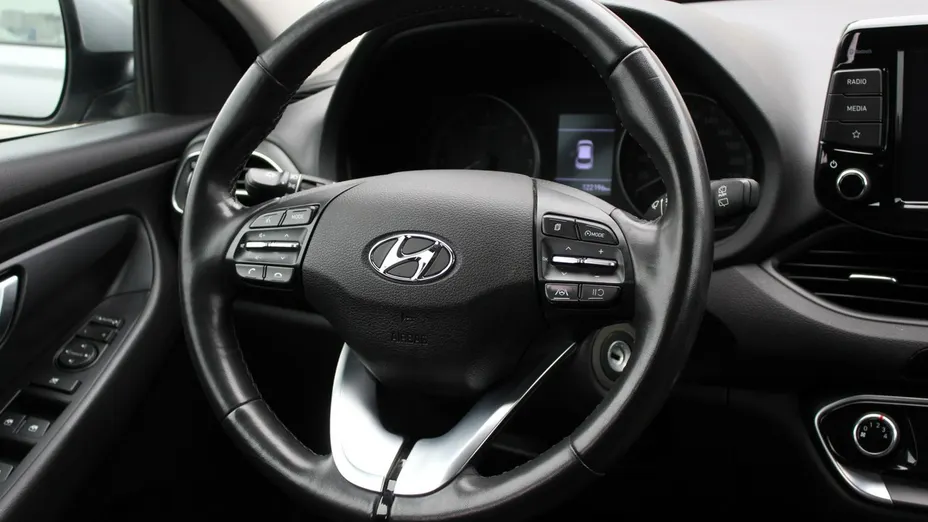 HYUNDAI i30 -