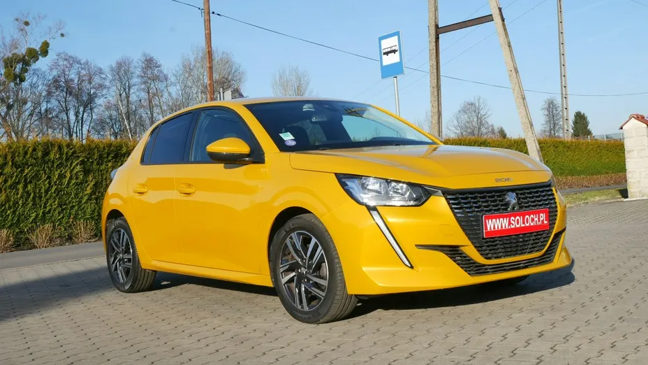 PEUGEOT 208 -