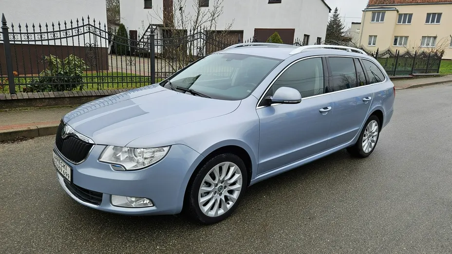 SKODA Superb -