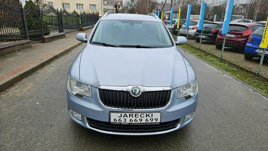 SKODA Superb -