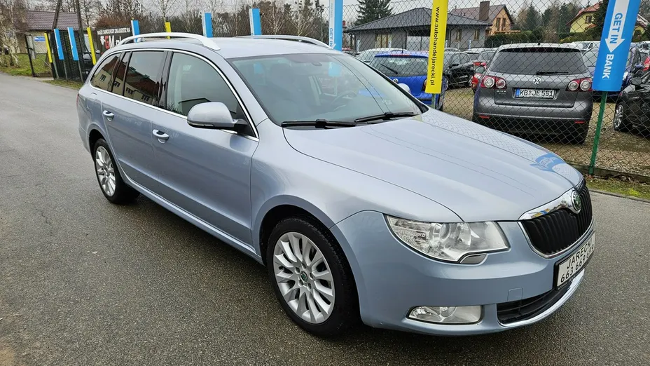 SKODA Superb -