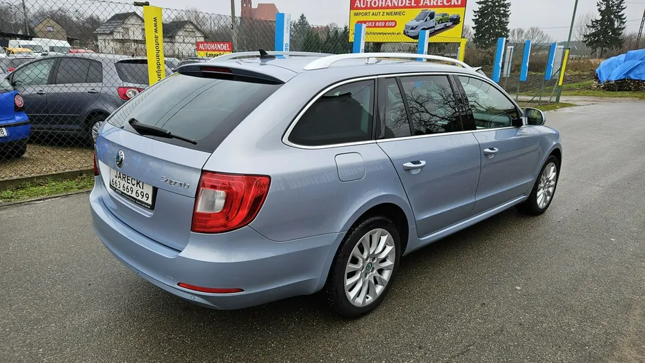 SKODA Superb -