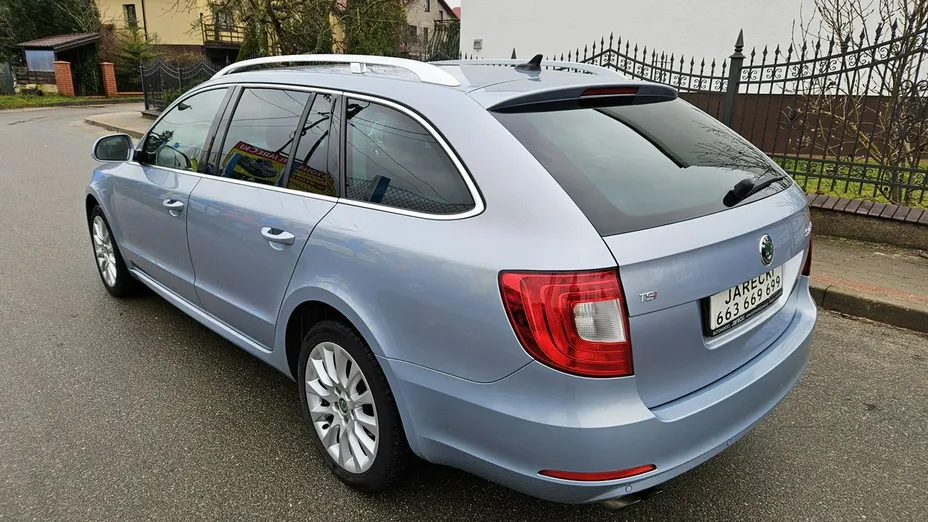 SKODA Superb -