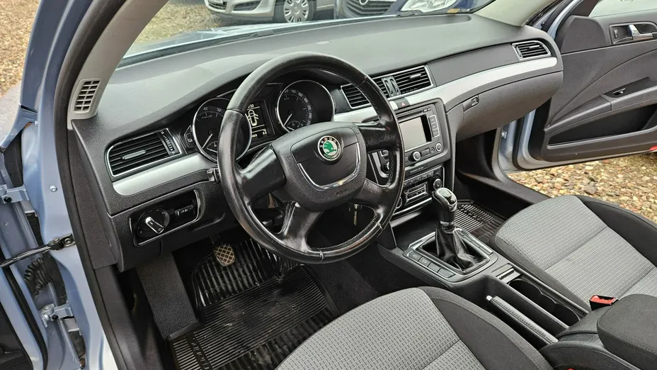 SKODA Superb -