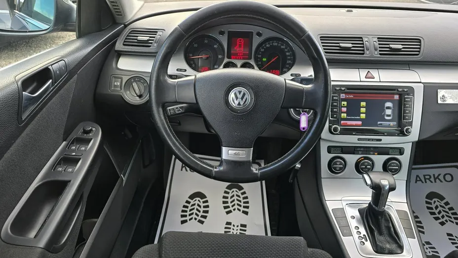 VOLKSWAGEN Passat -